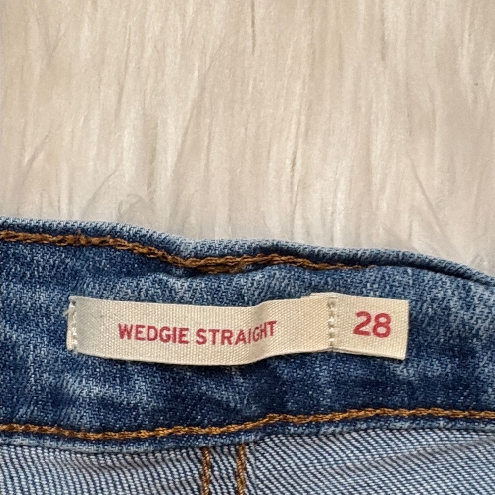 Levi’s Wedgie Straight Jeans, Size 28 - Picture 9 of 12